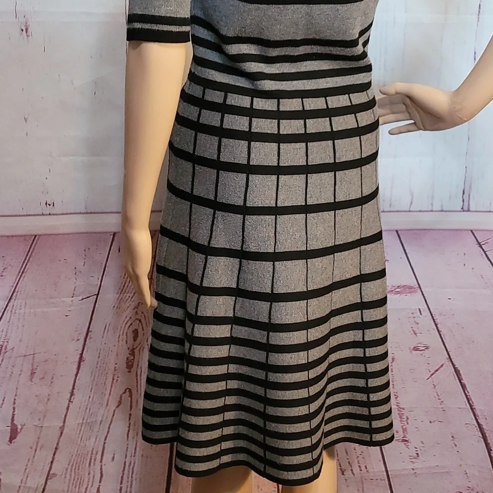 Gabby Skye Gray w/Black knit fit & flare Dress